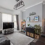 Coastal Escape Close To North Bay- Pet Friendly Scarborough