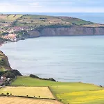 Ferienhaus Coastal Escape Close To North Bay- Pet Friendly Scarborough